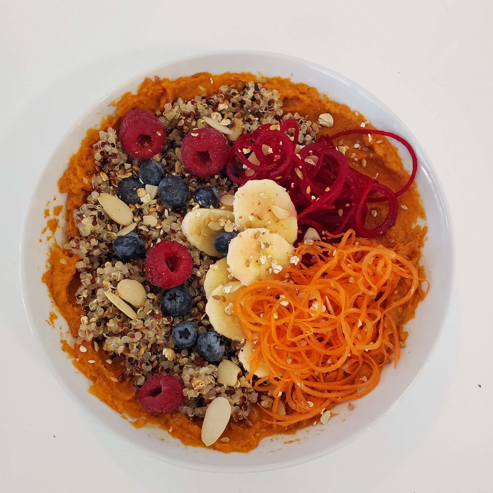 Gourmet organic breakfast — smoothie bowl